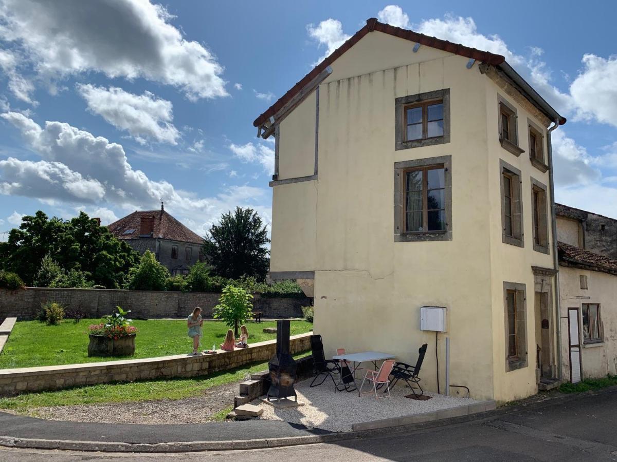 Petit Chateau Melay Melay  Exterior photo